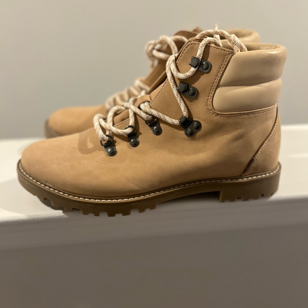 Universal Thread Tan Lace Up Boots Women’s Size 11